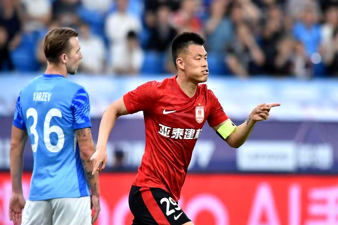 关于国际比赛日欧超杯传出新动向，北京国安队长鼓劲，管理层表态：悬念犹存，资深球员宣示担当的信息