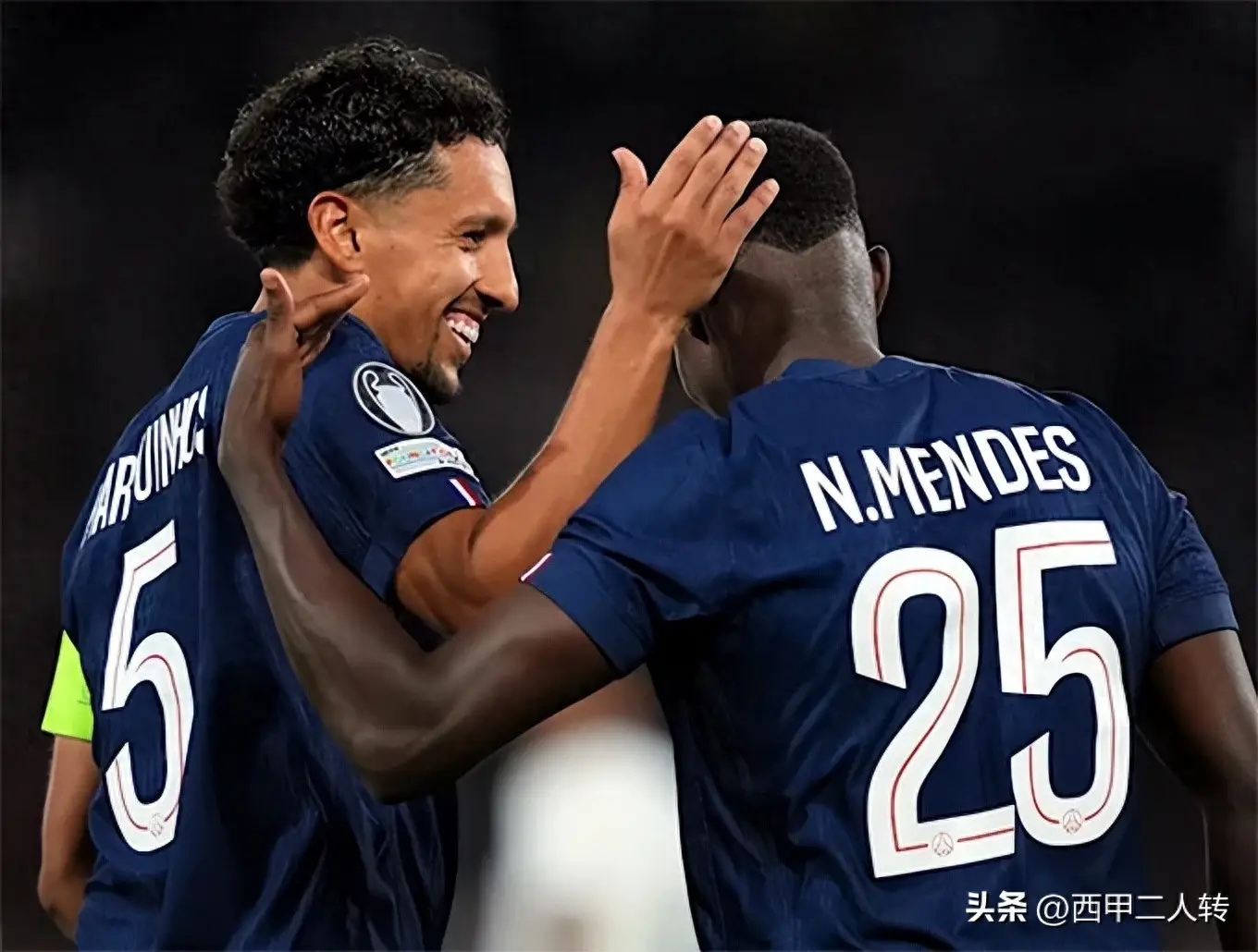 包含曼联训练开放日，国际比赛日更衣室发声引欢呼，荷甲在即，资深球员宣示担当的词条