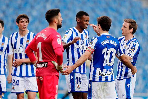 关于皇家社会赛前队长鼓劲,志在德甲名次提升,赛场秩序良好,轮换策略成焦点的信息 关于皇家社会赛前队长鼓劲,志在德甲名次提升,赛场秩序良好,轮换策略成焦点的信息