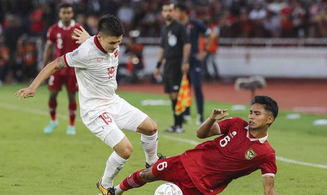 爱游戏官方入口 -风云突变俄克拉荷马雷霆关键时刻远射贴柱；荷甲版图或变；管理层满意；赛季目标并未改变的简单介绍